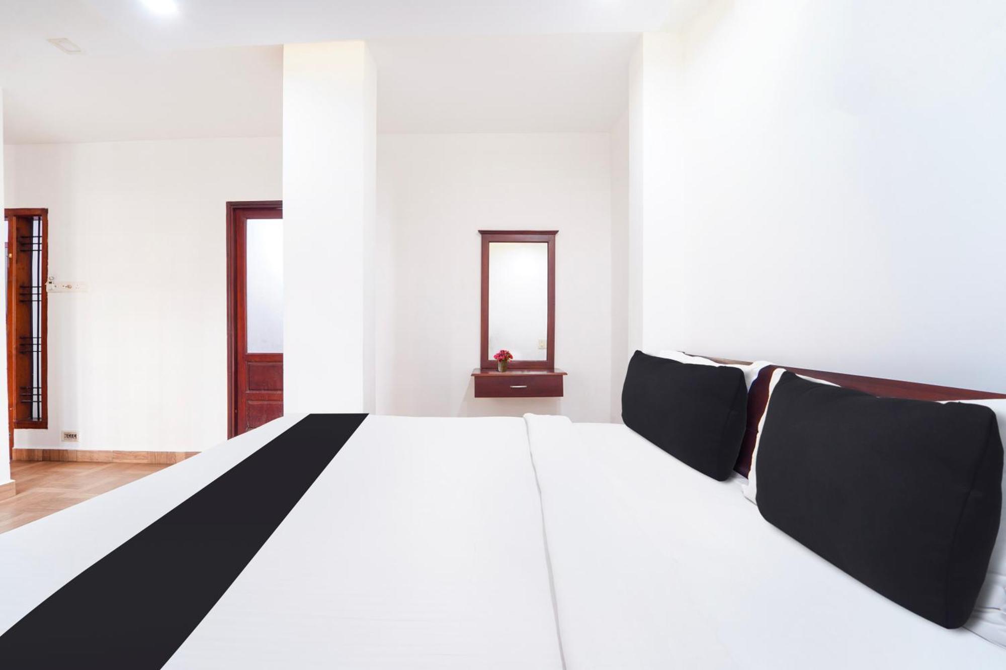 Super Townhouse City Center Ernakulam Kochi Eksteriør billede