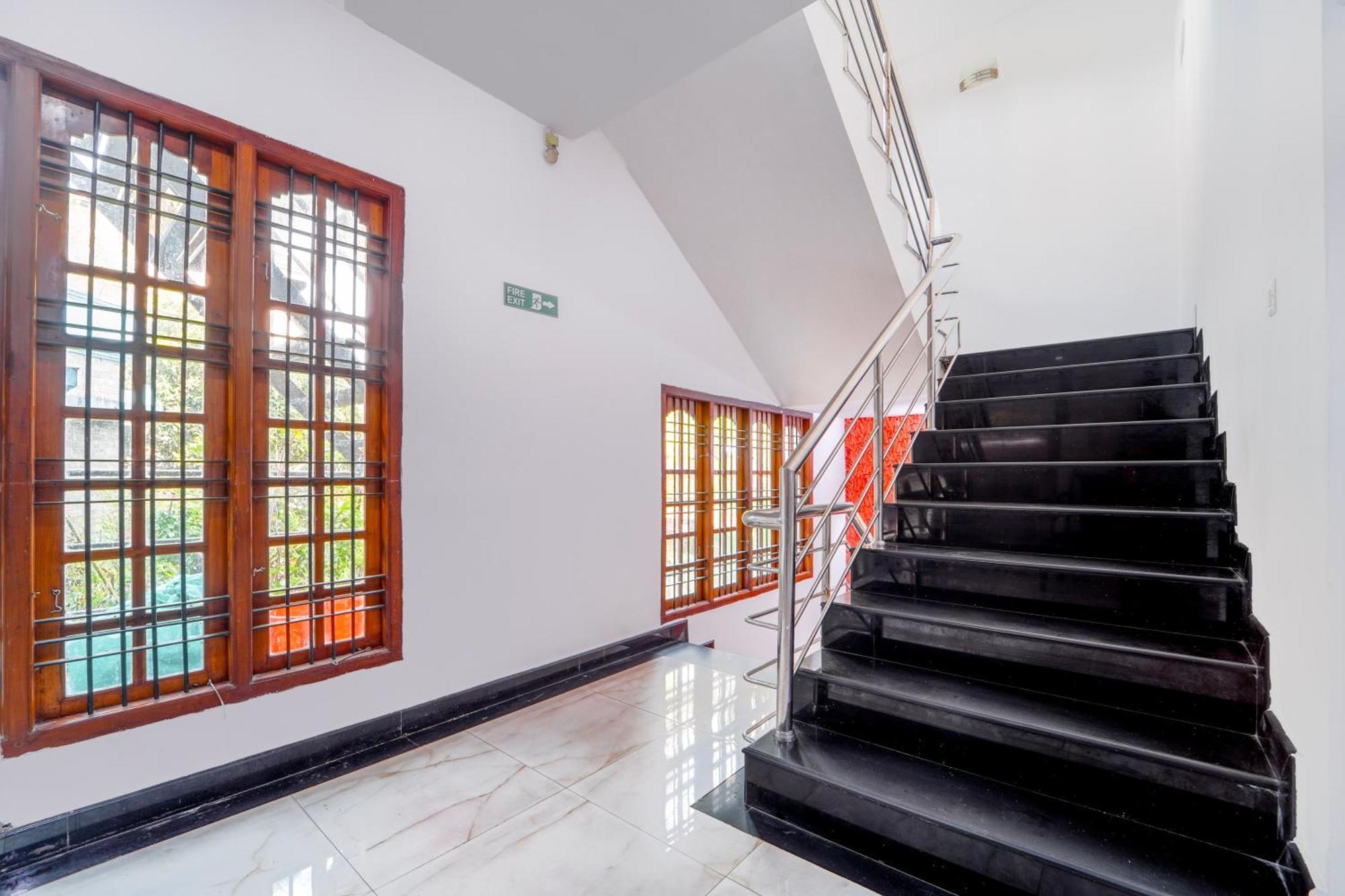 Super Townhouse City Center Ernakulam Kochi Eksteriør billede