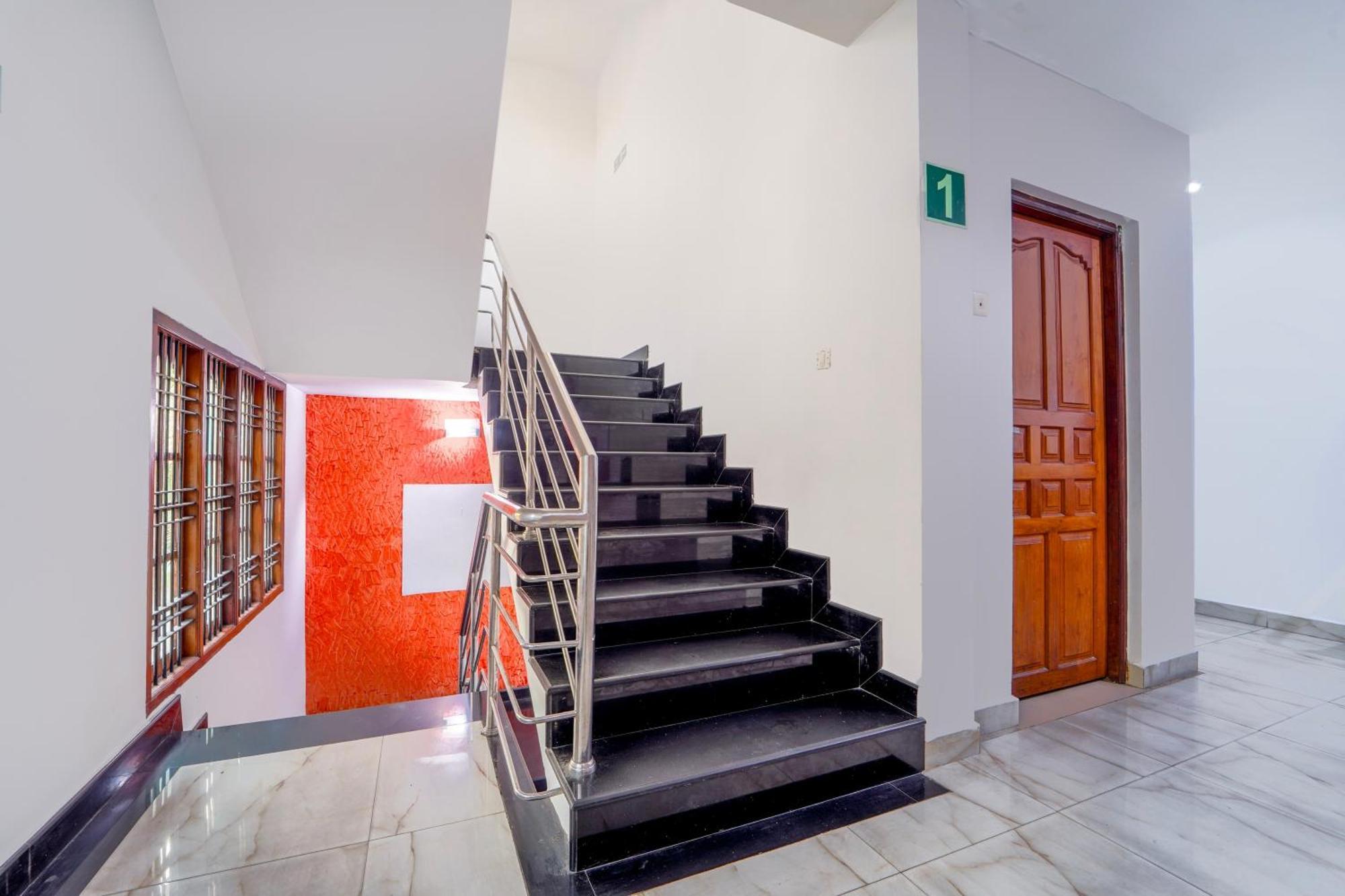 Super Townhouse City Center Ernakulam Kochi Eksteriør billede
