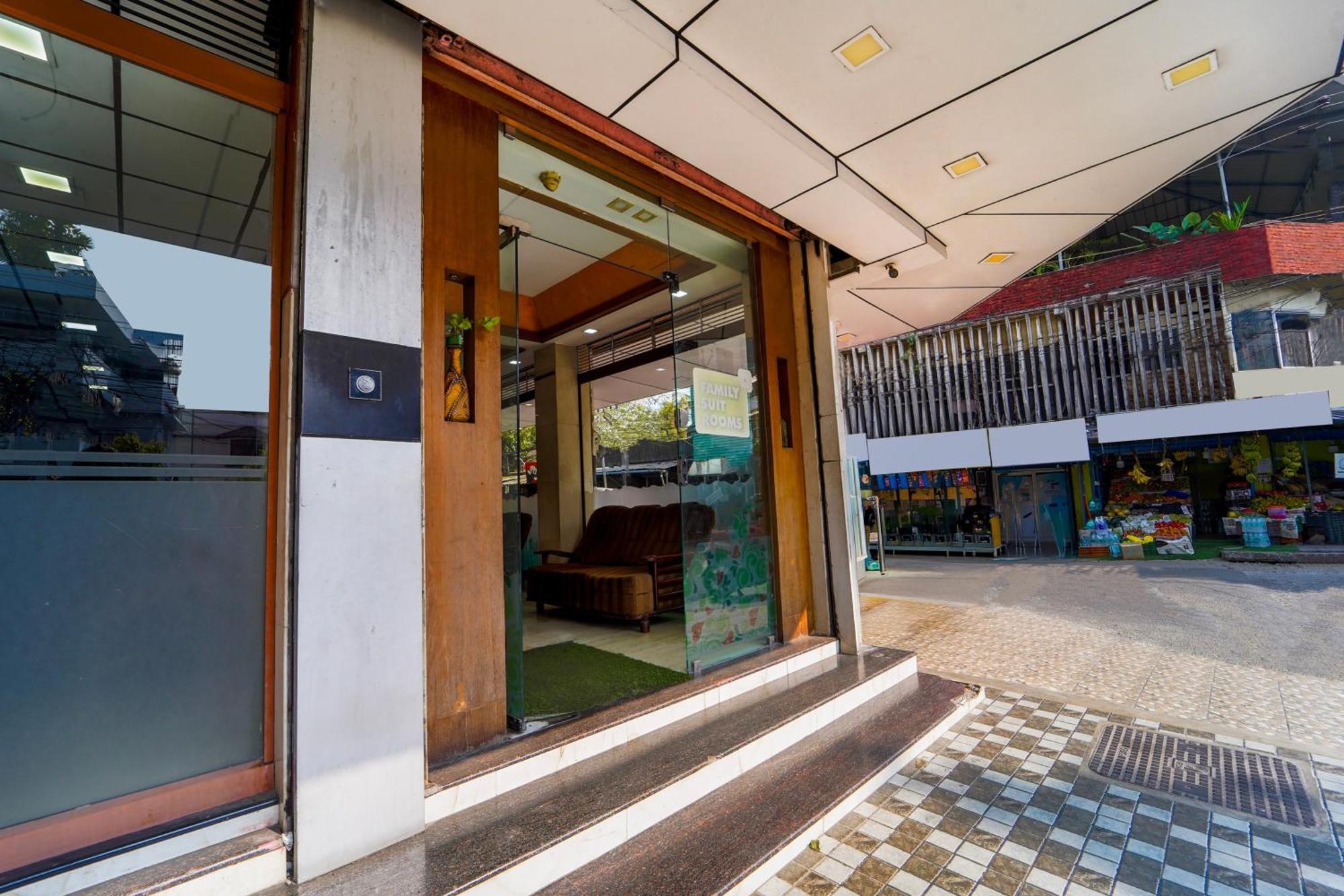 Super Townhouse City Center Ernakulam Kochi Eksteriør billede