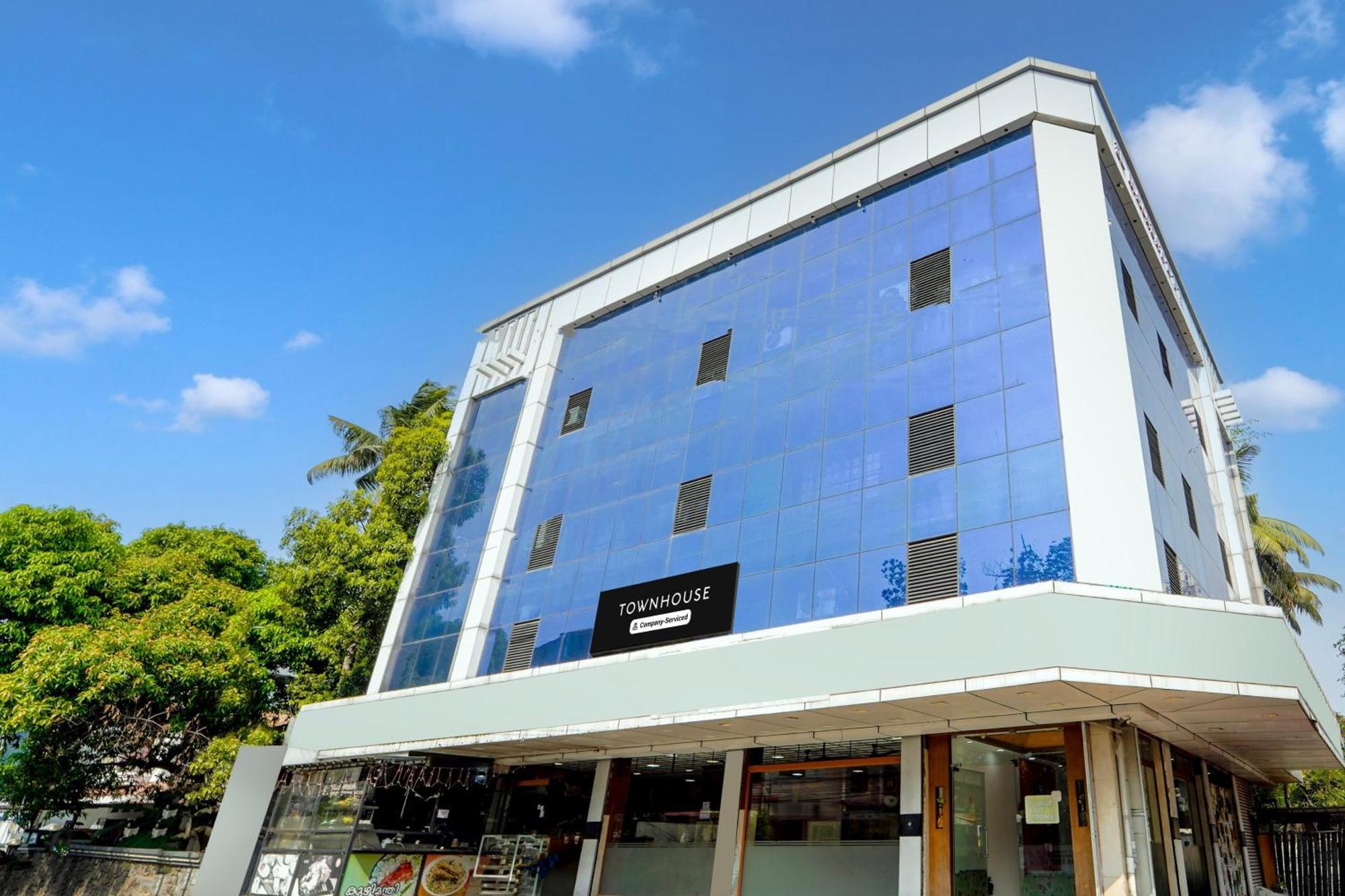 Super Townhouse City Center Ernakulam Kochi Eksteriør billede