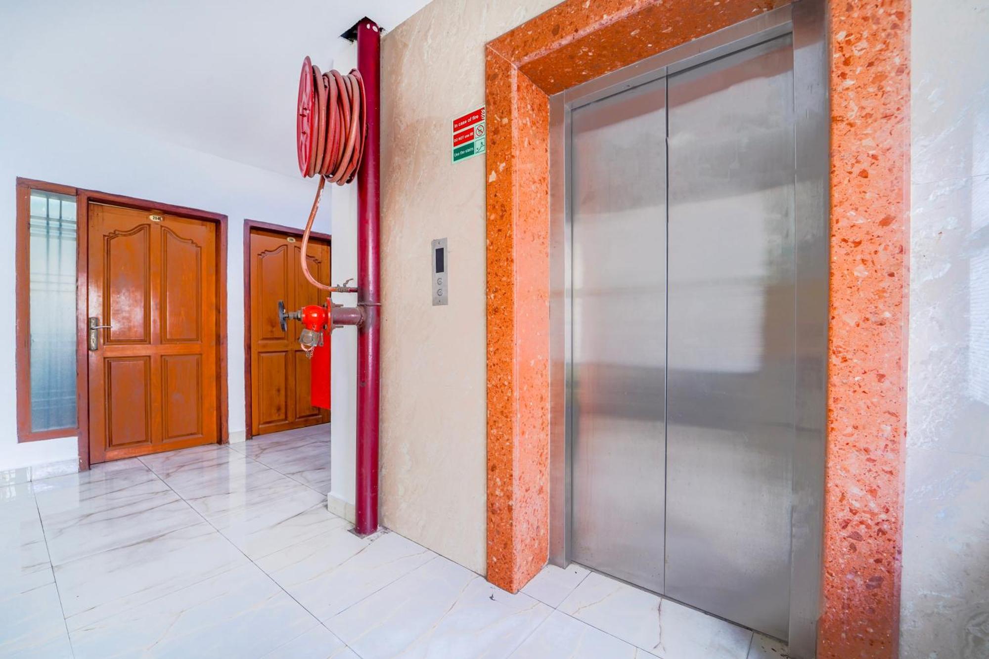 Super Townhouse City Center Ernakulam Kochi Eksteriør billede