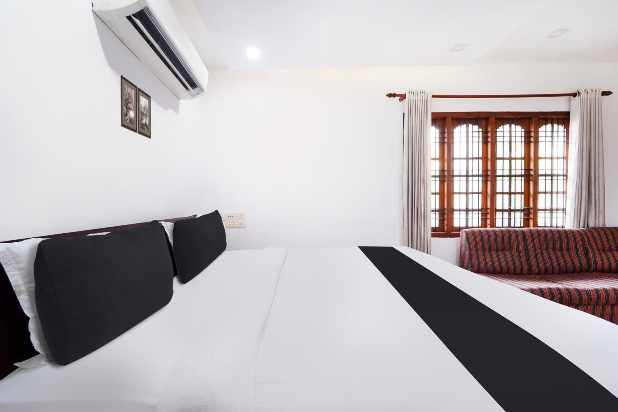 Super Townhouse City Center Ernakulam Kochi Eksteriør billede