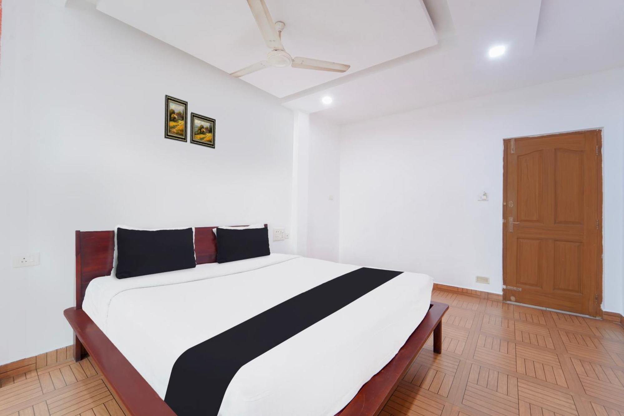 Super Townhouse City Center Ernakulam Kochi Eksteriør billede