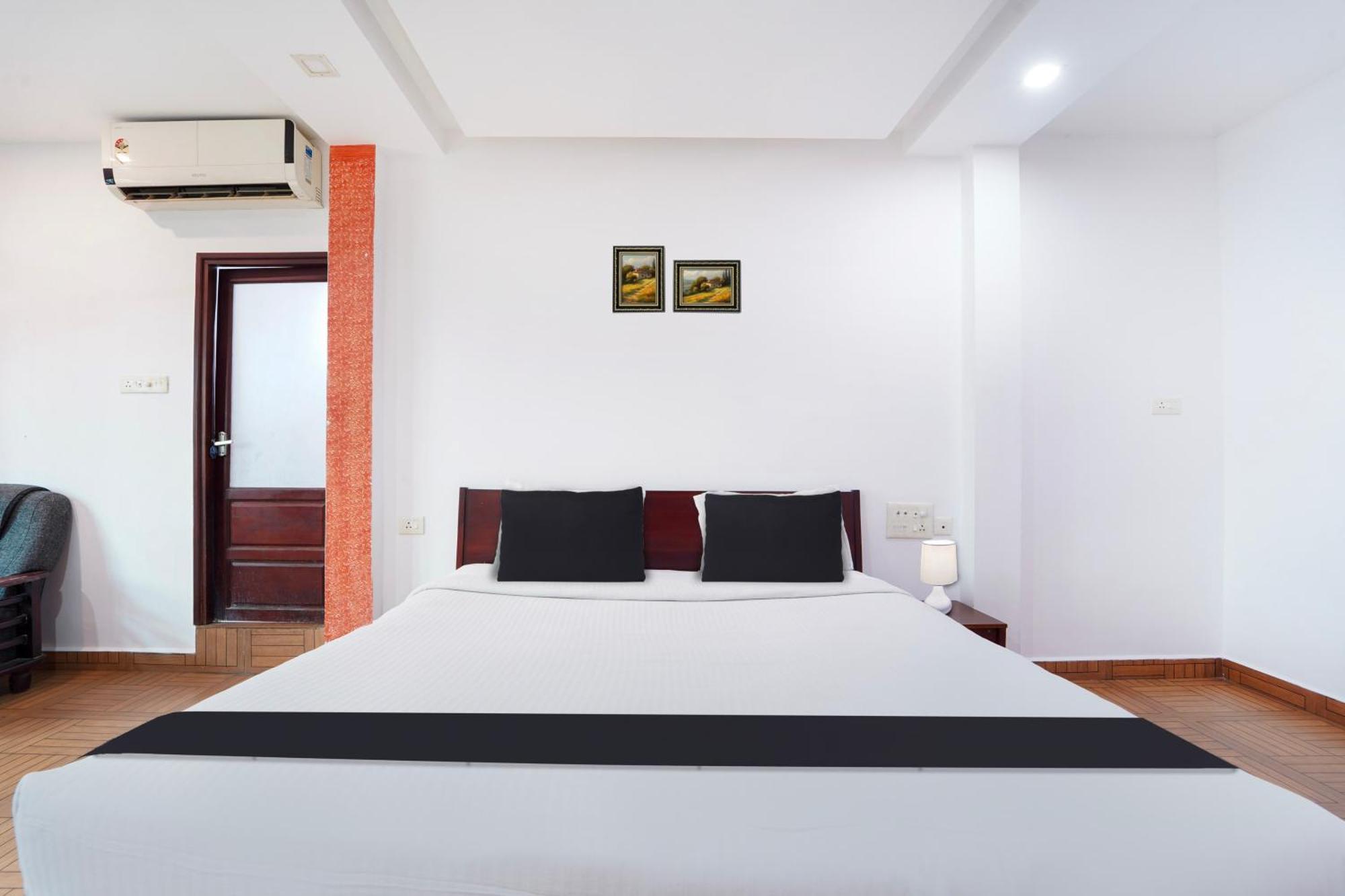 Super Townhouse City Center Ernakulam Kochi Eksteriør billede