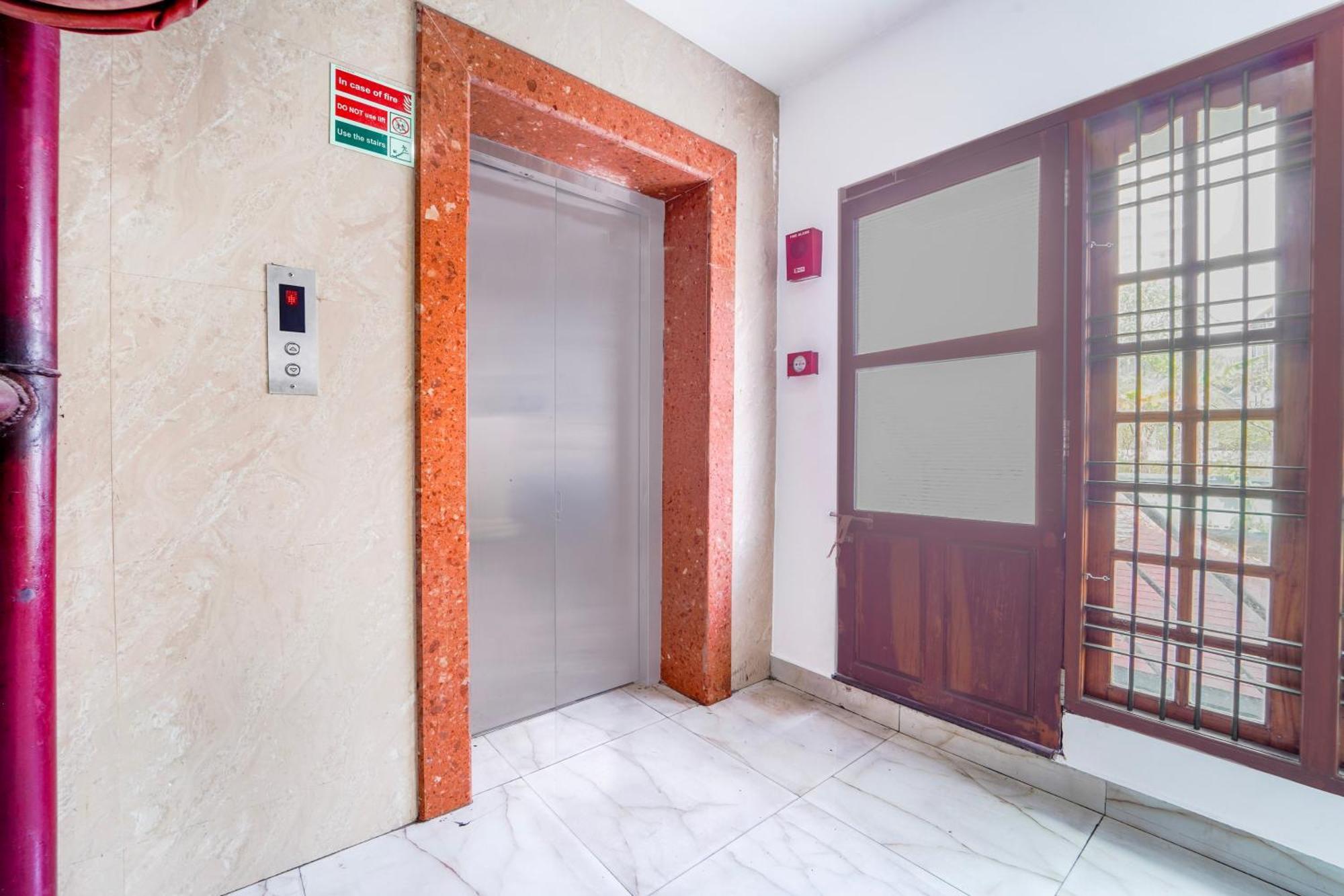 Super Townhouse City Center Ernakulam Kochi Eksteriør billede